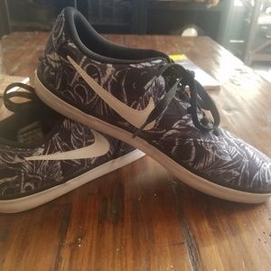 Nike SB Check Solarsoft Shoes